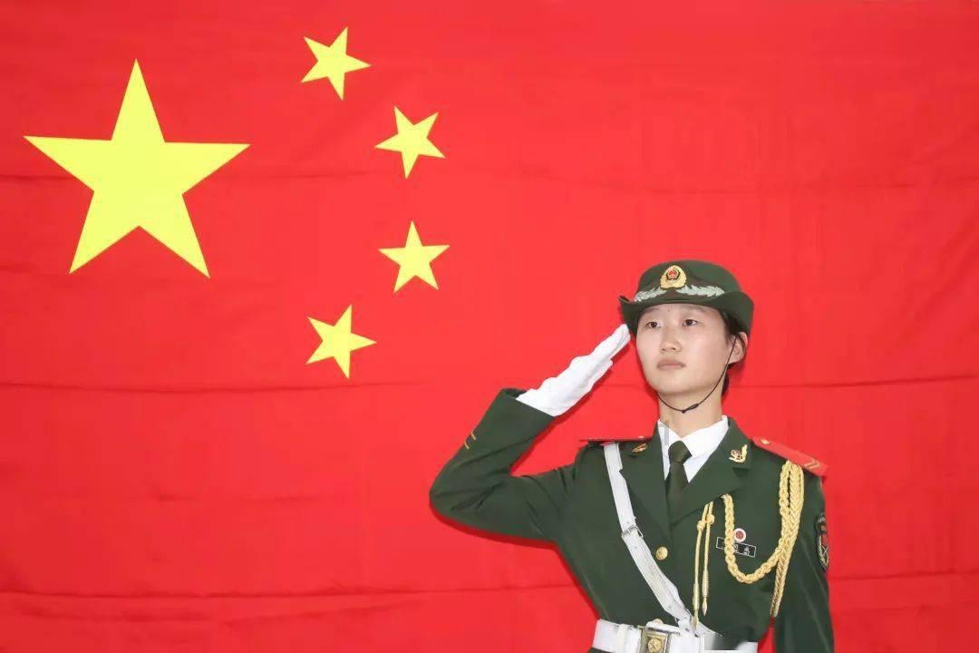 逃离海滩的女孩